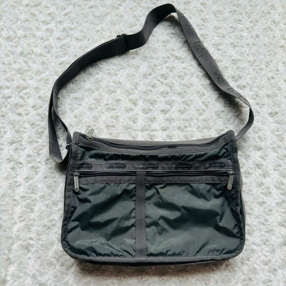 LeSportsac Deluxe Everyday Heritage Best Selling Crossbody Ripstop Gray Bag - Picture 6 of 14